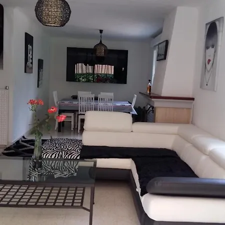 Maison Avec Jardin Arbore Orman Evi